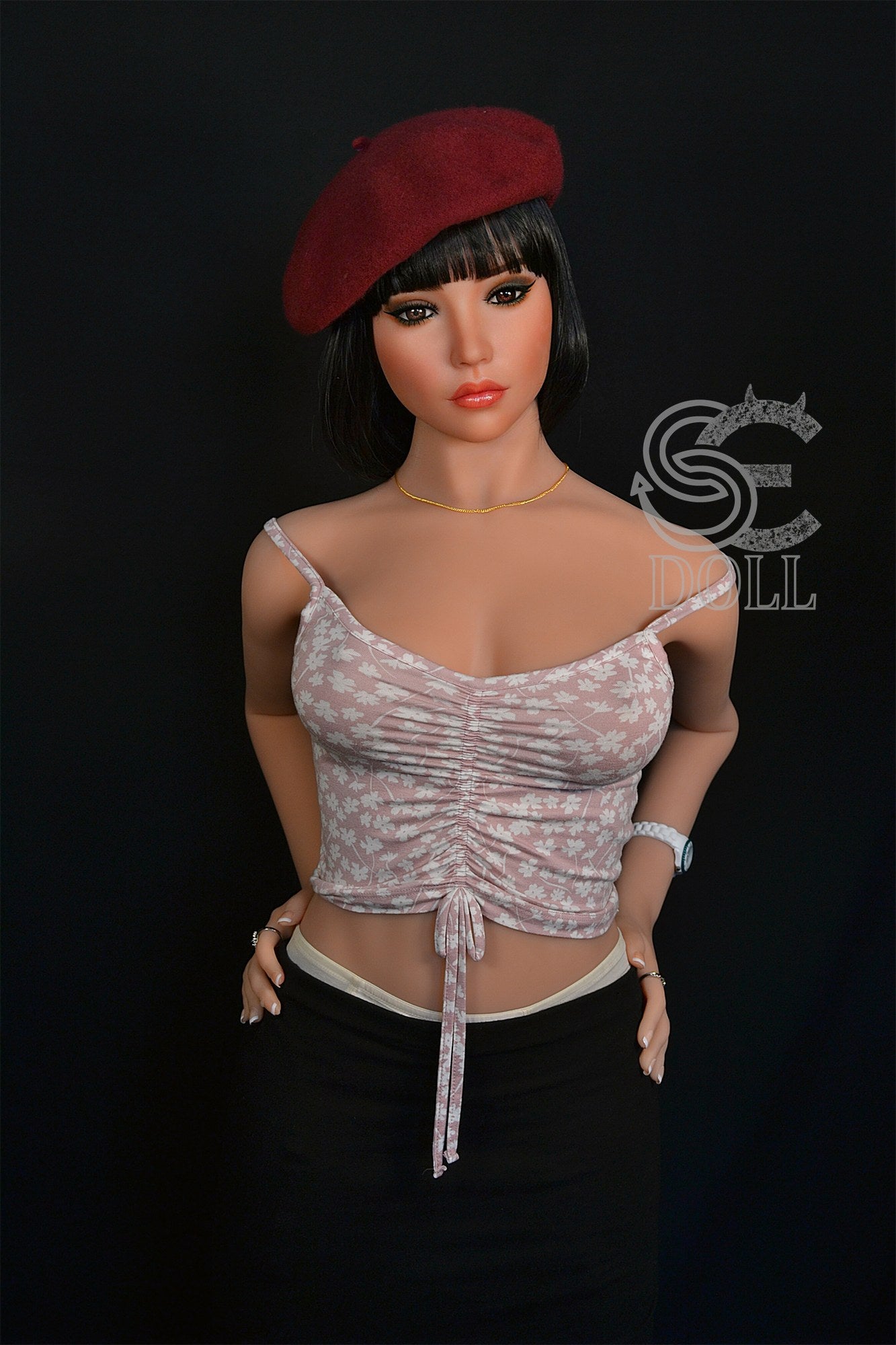 SED240_163-E_Head#088_Sylvie_230221_main_04.jpg