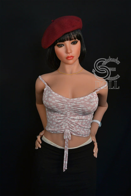 SED240_163-E_Head#088_Sylvie_230221_main_04.jpg